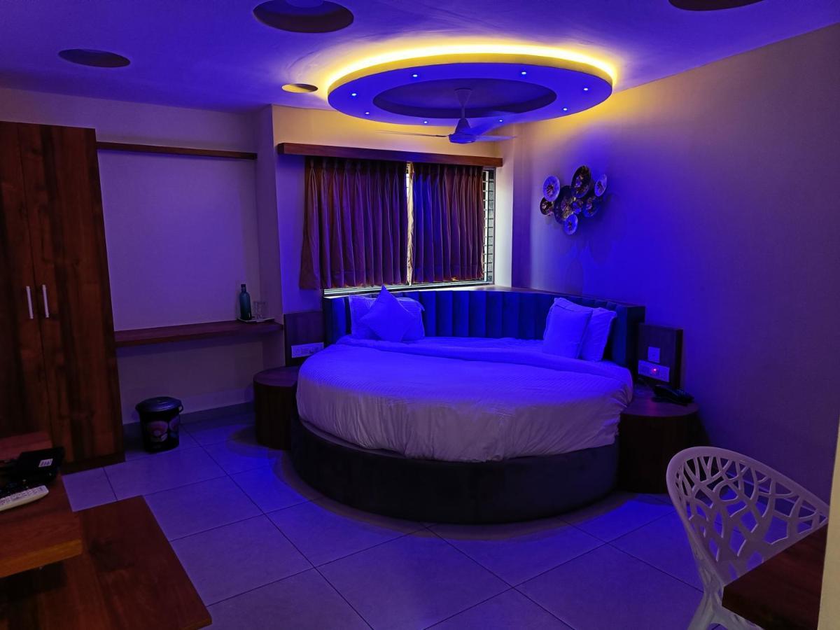 Hotel Lotus อานันด์ ภายนอก รูปภาพ